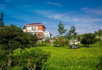 Western Valley Resorts has Smoking/Balcony rooms