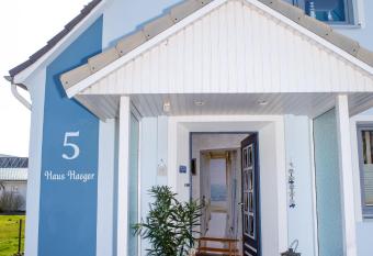 Haus Haeger has Balcony rooms