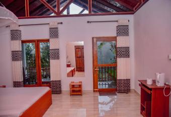 Sinharaja Rest has Balcony rooms
