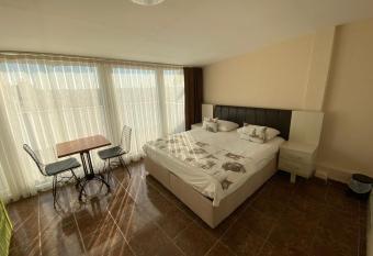 Pera Sultan Suit has Balcony rooms