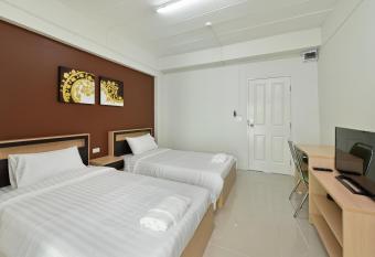 B32 Apartment has Balcony rooms