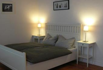 Business Flat Bahnhofstra  e allows 18 year olds to book a room