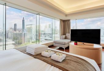 Eastin Taipei Hotel allows 18 year olds to book a room