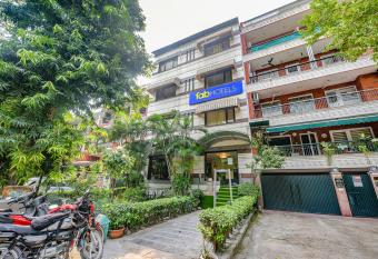 FabHotel Aashraye allows 18 year olds to book a room