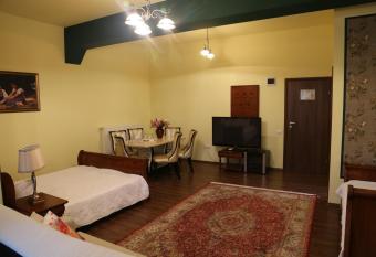 Boutique Vila White Duchess has rooms with a private hot tub