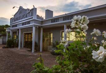 Angelica Guest House has rooms with a private hot tub