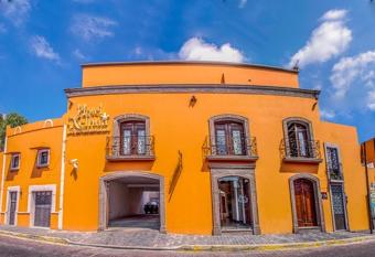 Hotel Boutique Xelhua has rooms with a private hot tub