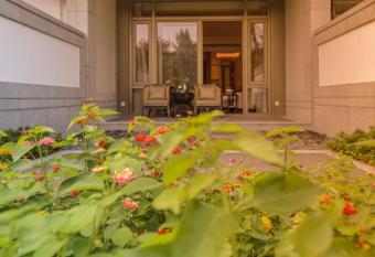 West Lake State Guest House has Balcony rooms