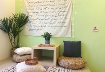 East Runnel Villa has Balcony rooms