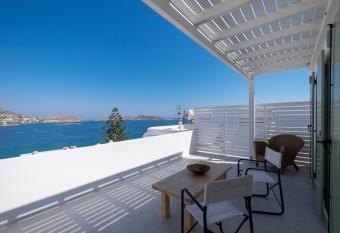 Lorenzo Studios and Suites Paros allows 18 year olds to book a room