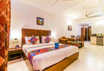 FabHotel Mulberry Retreat Sushant Lok allows 18 year olds to book a room