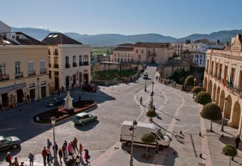 Apartamentos Rondacentro has Balcony rooms