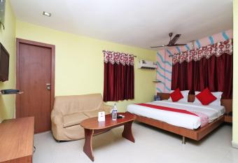OYO Hotel Maruti Lodging allows 18 year olds to book a room
