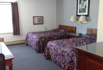 Hotel Blue Top Inn allows 18 year olds to book a room