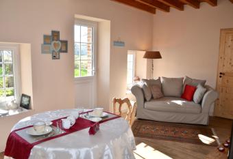 Domaine de la Ronville allows 18 year olds to book a room