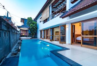 Medewi Surf Villa has Balcony rooms