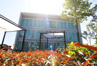 A Hotel Simply allows 18 year olds to book a room