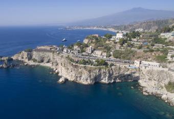 Villa Isola Bella allows 18 year olds to book a room