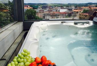 Apartment Pulse Fitness has Balcony rooms