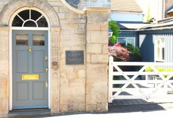 Croft House Guest Suite Painswick allows 18 year olds to book a room