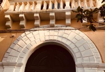 100 Craste has Balcony rooms