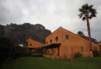 Madre Tierra B&B has Balcony rooms