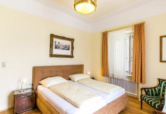 Villa Thalhof allows 18 year olds to book a room