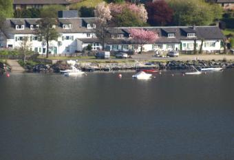 Clachan Cottage Hotel allows 18 year olds to book a room