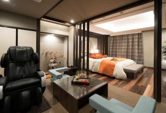 Hotel Zen (Adult Only) allows 18 year olds to book a room