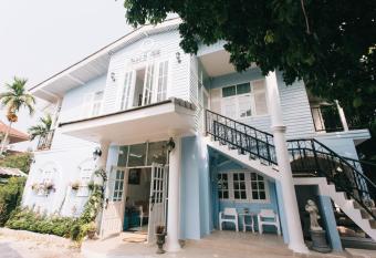 Nai Suan Bed and Breakfast has Balcony rooms