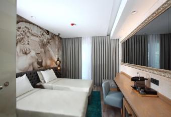 Eskiceshme Bodrum Marina allows 18 year olds to book a room