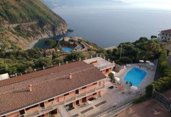 Residence La Marinella has Balcony rooms