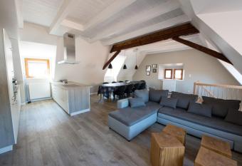 Les G  tes de la M  re Mich  le has Balcony rooms