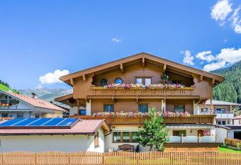 Haus Hochland has Balcony rooms