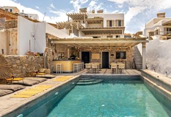 Sea Rock & Sky Private Residence has Smoking/Balcony rooms