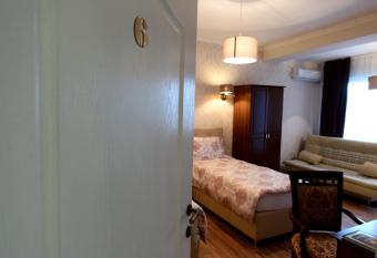 Calla Bella Rooms & Snack Bar has Balcony rooms