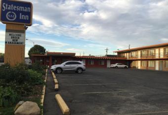 Statesman Inn has Balcony rooms