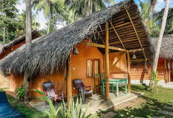Sea View Clay House has Balcony rooms