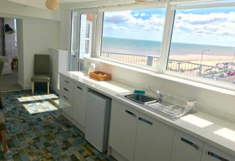 Apartments @52 has Balcony rooms