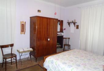 B&B Casa Del Sole has rooms with a private hot tub