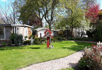 Bed and breakfast bij Hooisma allows 18 year olds to book a room