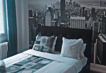 Le Palace has Balcony rooms