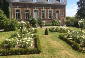 Le Clos Boutenelle allows 18 year olds to book a room