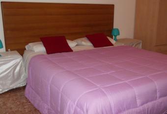 Travellers Lodge B&B allows 18 year olds to book a room