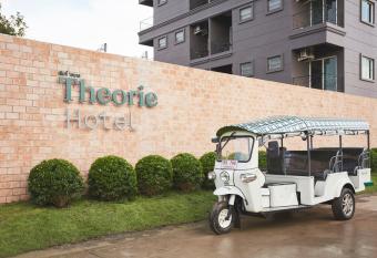 Theorie Hotel Sukhumvit 107 by Tolani - SHA Extra Plus has Balcony rooms