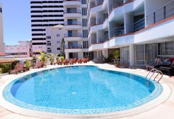 Sandy Spring Hotel has Balcony rooms