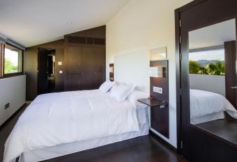 Hotel Rural Las Monteras allows 18 year olds to book a room