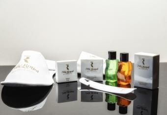 Microyal Hotel has rooms with a private hot tub