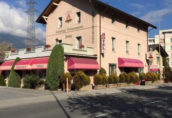 La Promenade allows 18 year olds to book a room