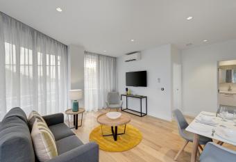 Camberwell Serviced Apartments has Balcony rooms